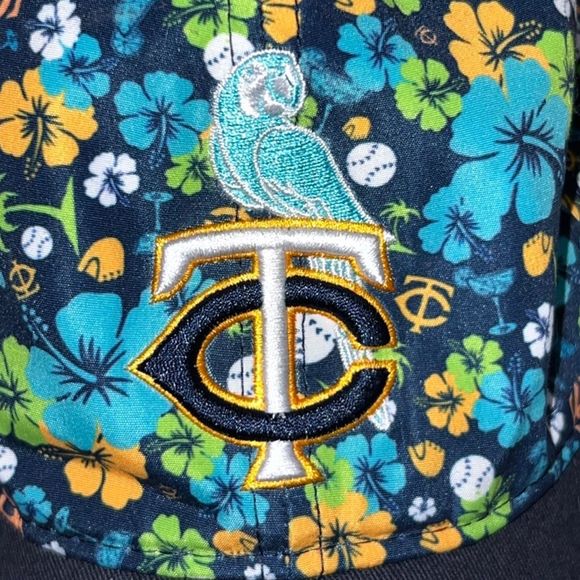 Minnesota Twins Margaritaville Jimmy Buffett Parrot Cap Strapback Hat MLB - Picture 6 of 6